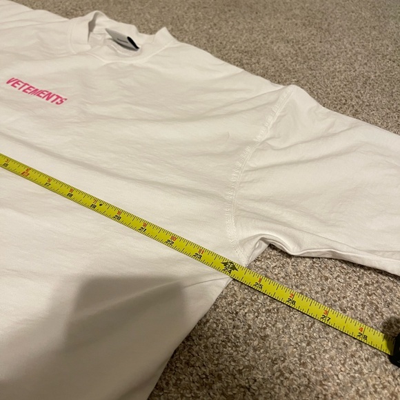 Vetements Pink Logo Label T Shirt White - Picture 9 of 10